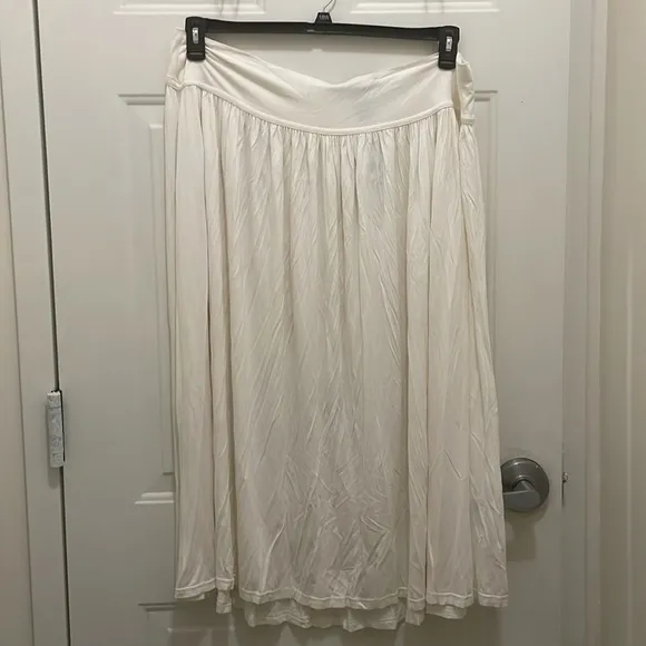 ASHLEY STEWART: NWT; Women’s plus size 22/24 beaded waist white maxi skirt.