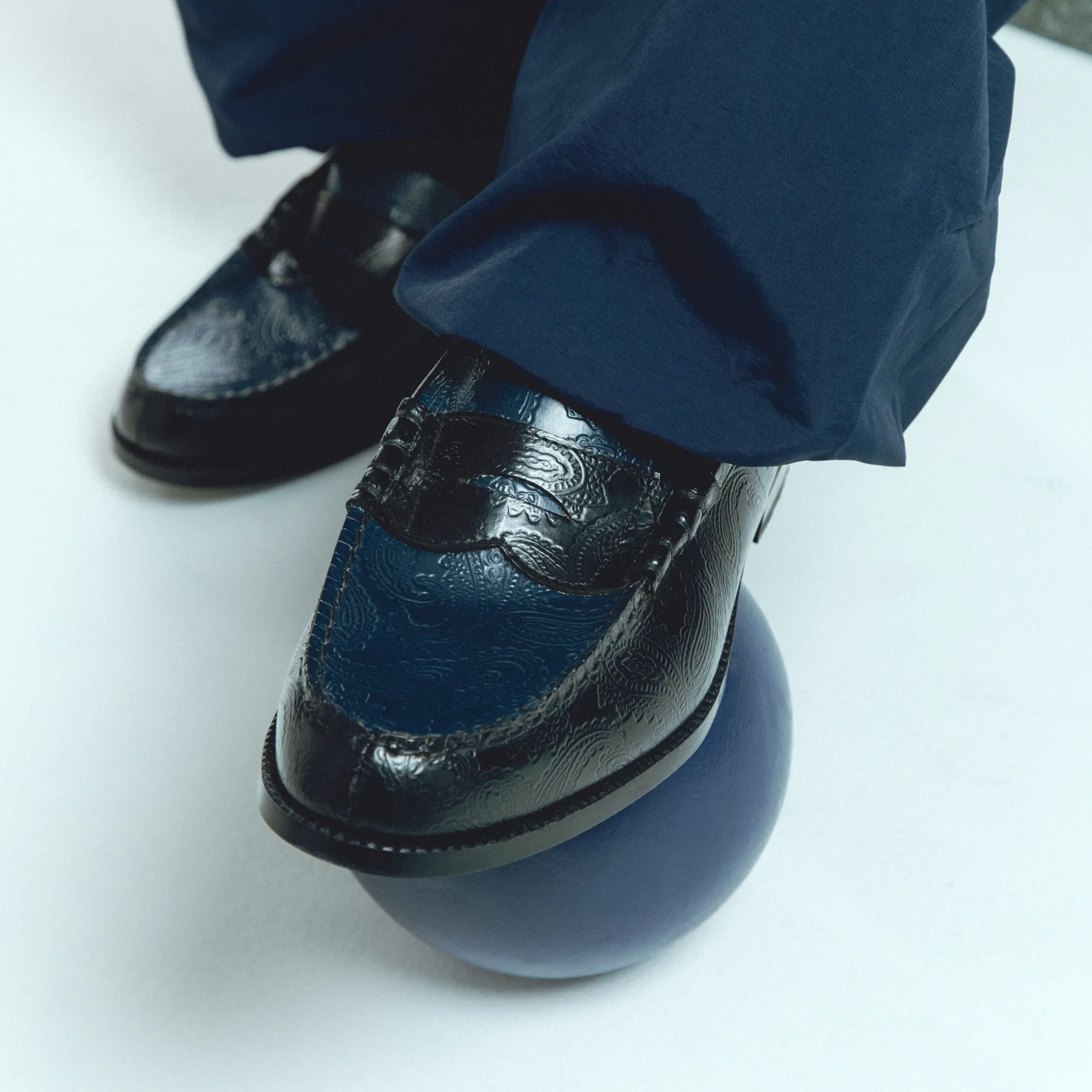 【B-Grade】MENS EMBOSSED LOAFERS / BLACK NAVY PAISLEY
