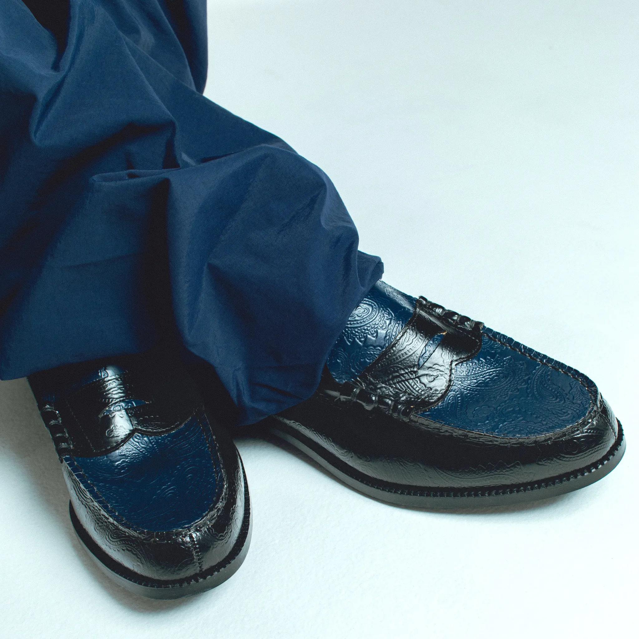 【B-Grade】MENS EMBOSSED LOAFERS / BLACK NAVY PAISLEY