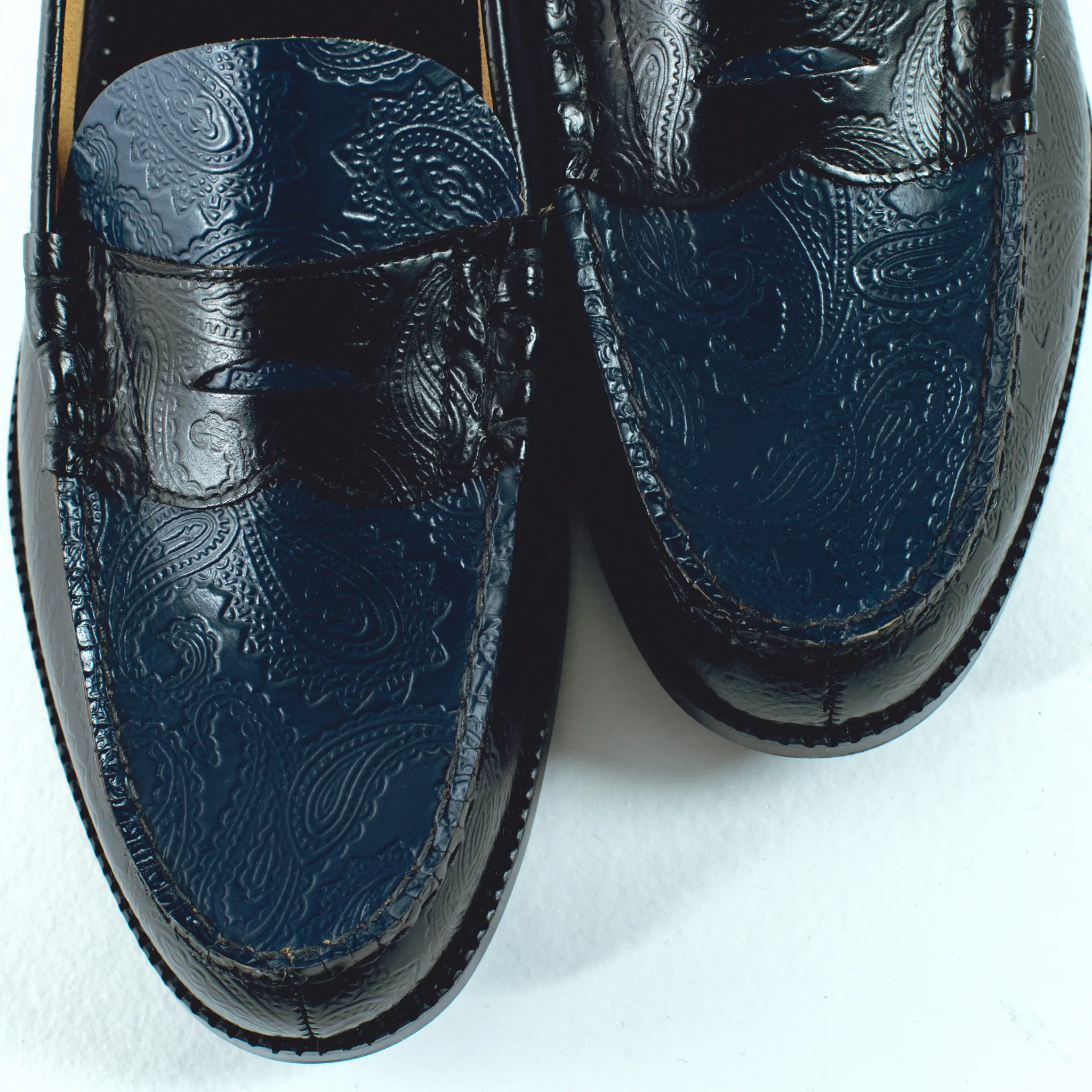 【B-Grade】MENS EMBOSSED LOAFERS / BLACK NAVY PAISLEY