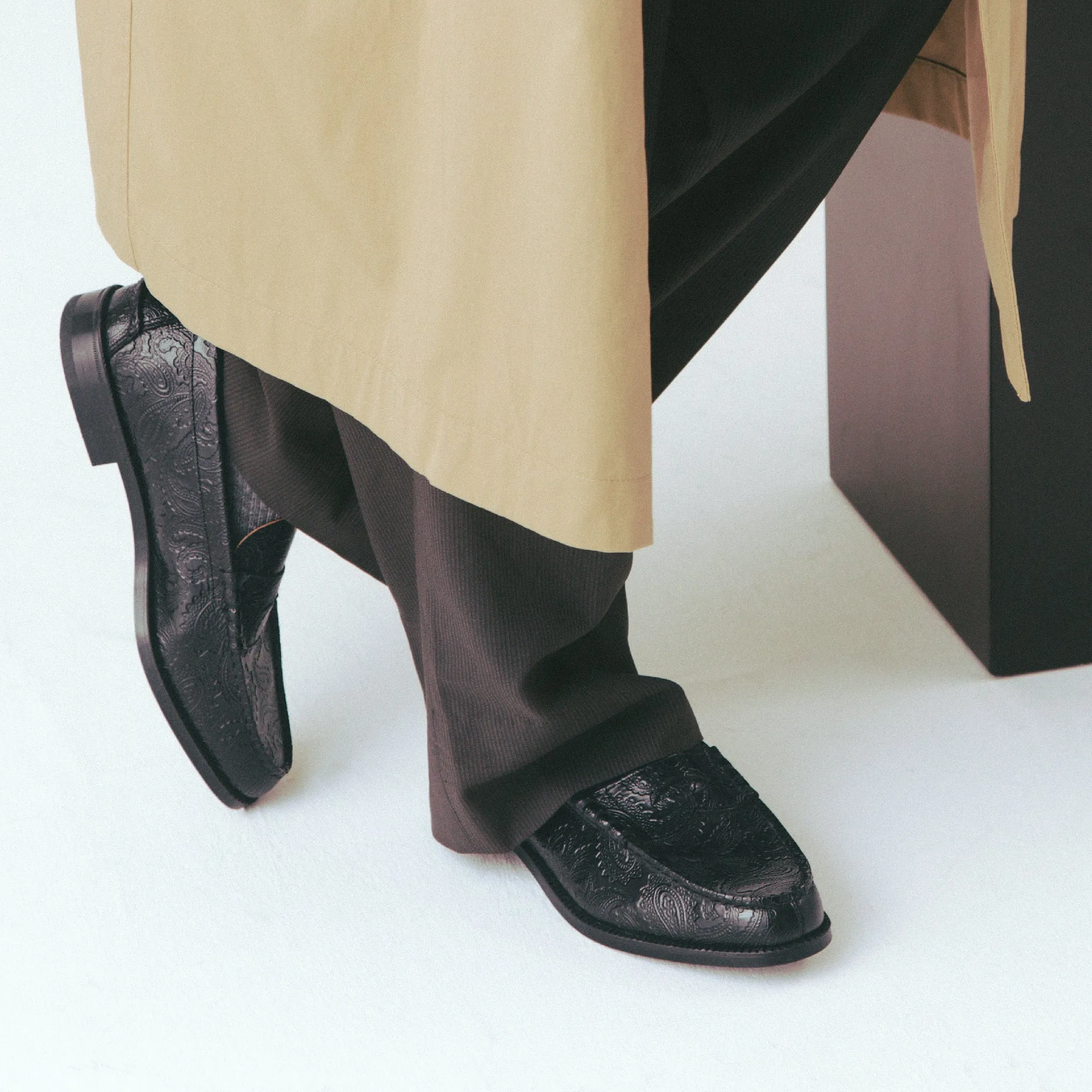 【B-Grade】MENS EMBOSSED LOAFERS / BLACK PAISLEY