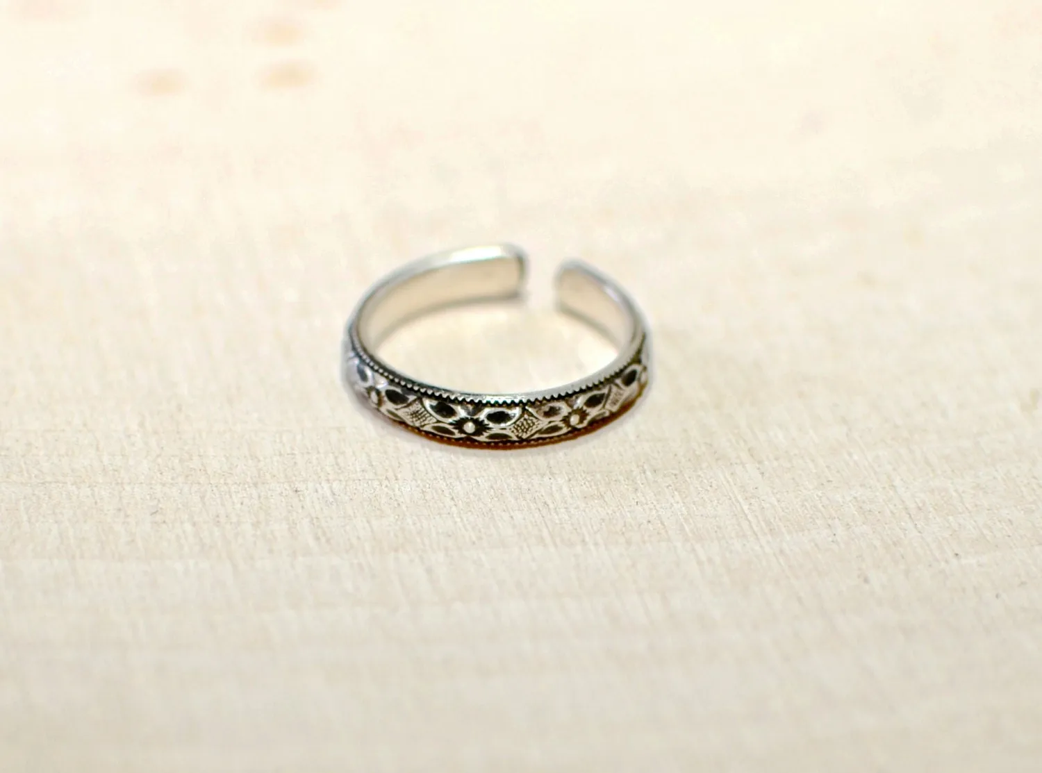 Geometrical Flower Patterned Sterling Silver Toe Ring