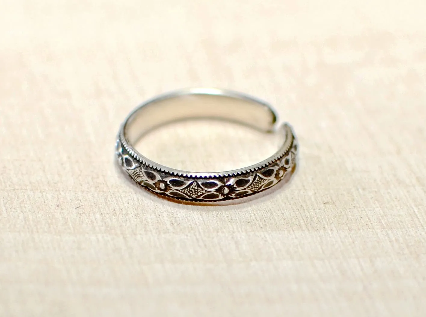 Geometrical Flower Patterned Sterling Silver Toe Ring