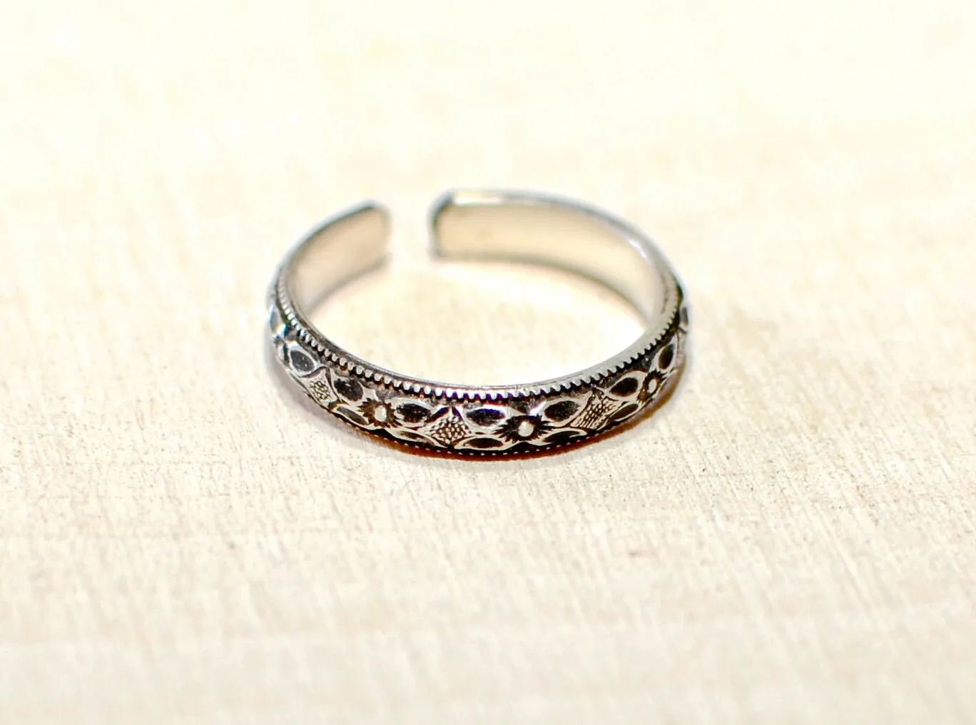 Geometrical Flower Patterned Sterling Silver Toe Ring