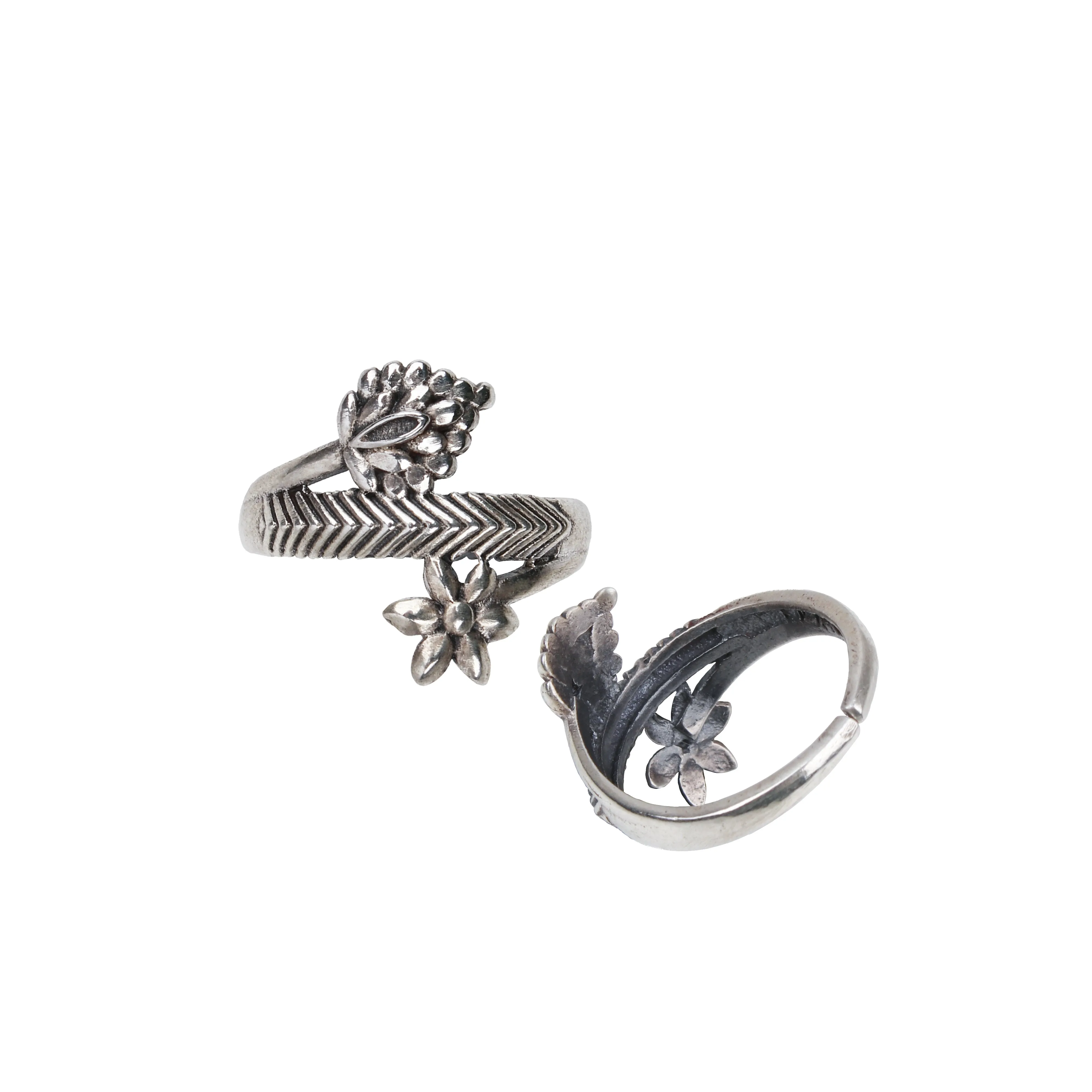 Juhi silver toe rings by Moha