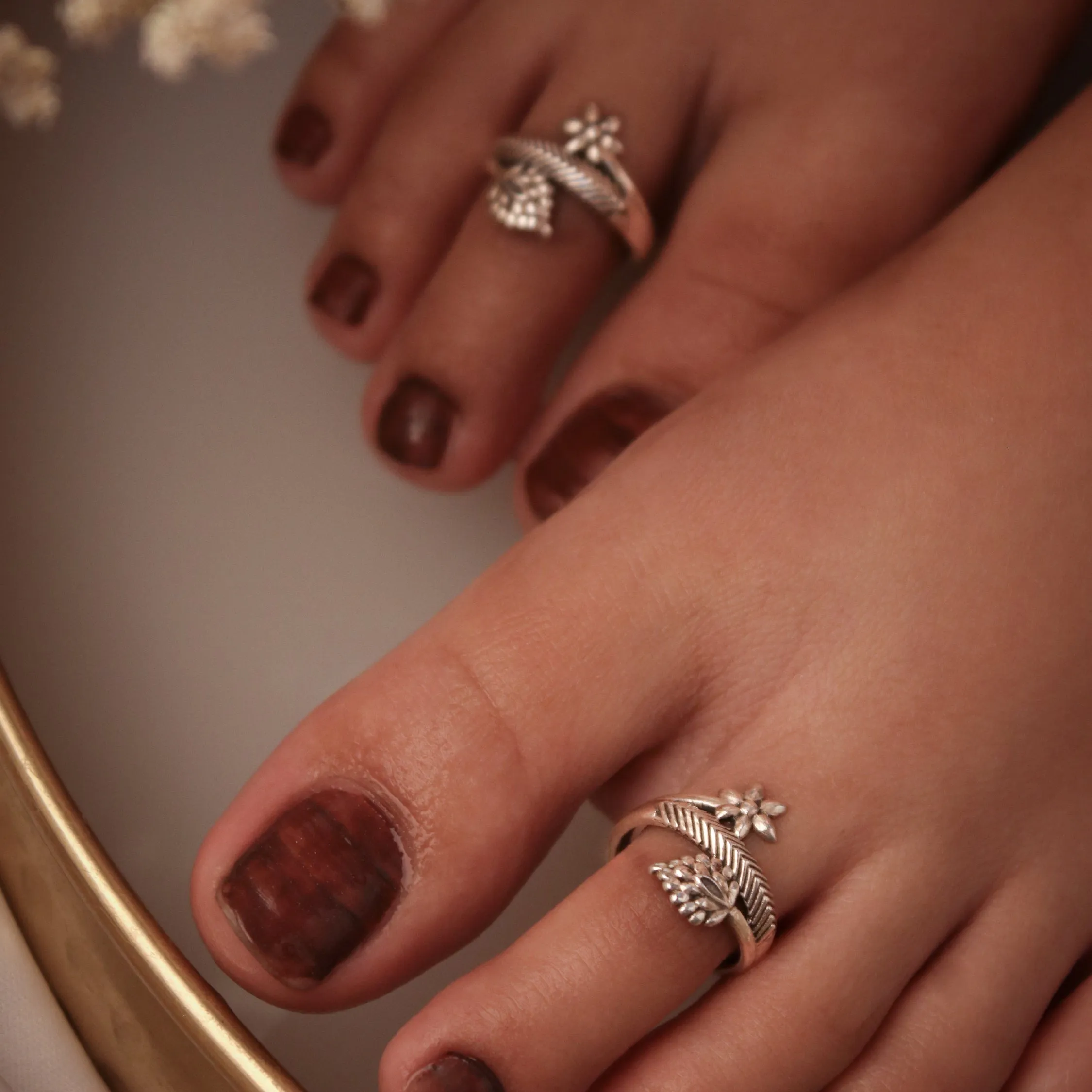 Juhi silver toe rings by Moha