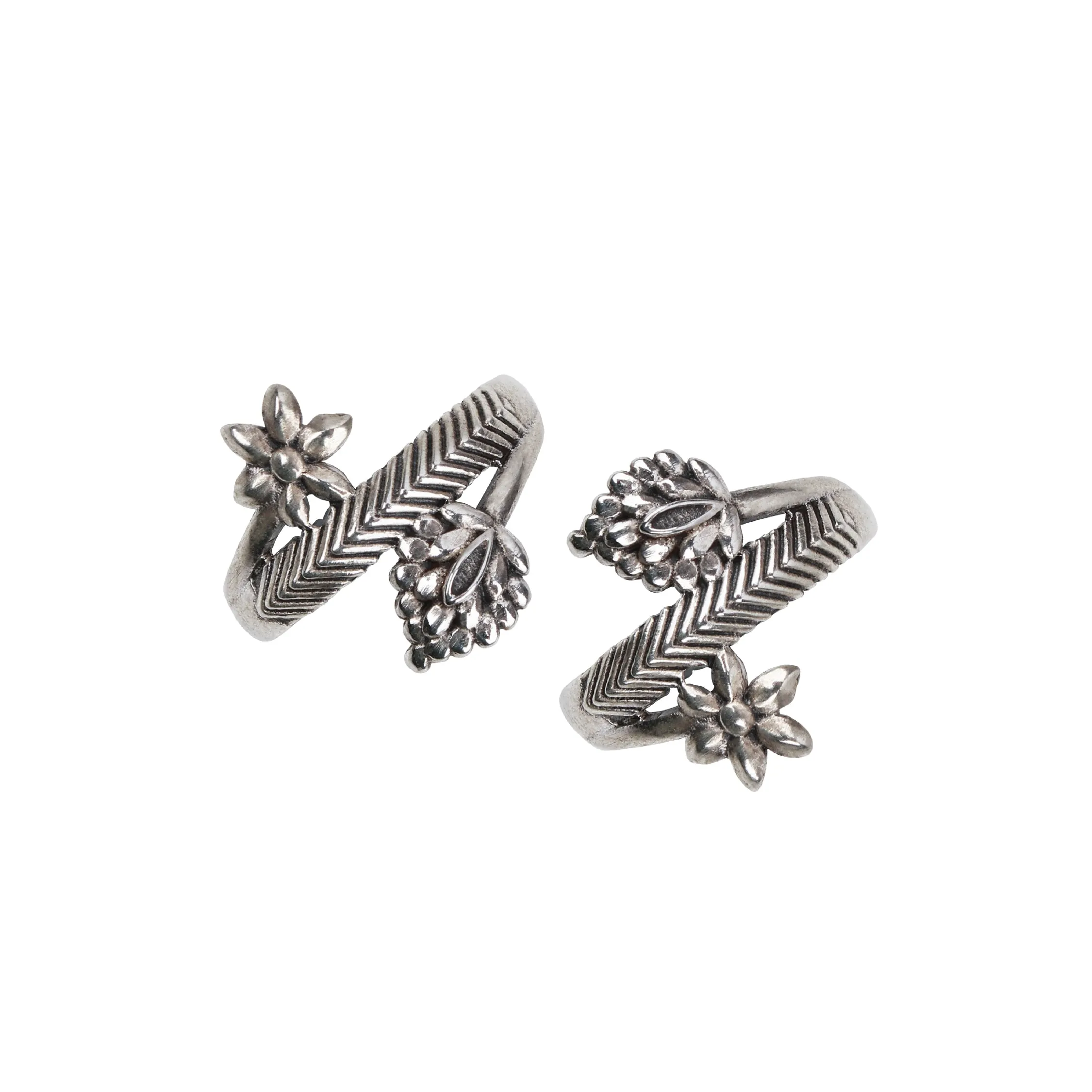 Juhi silver toe rings by Moha