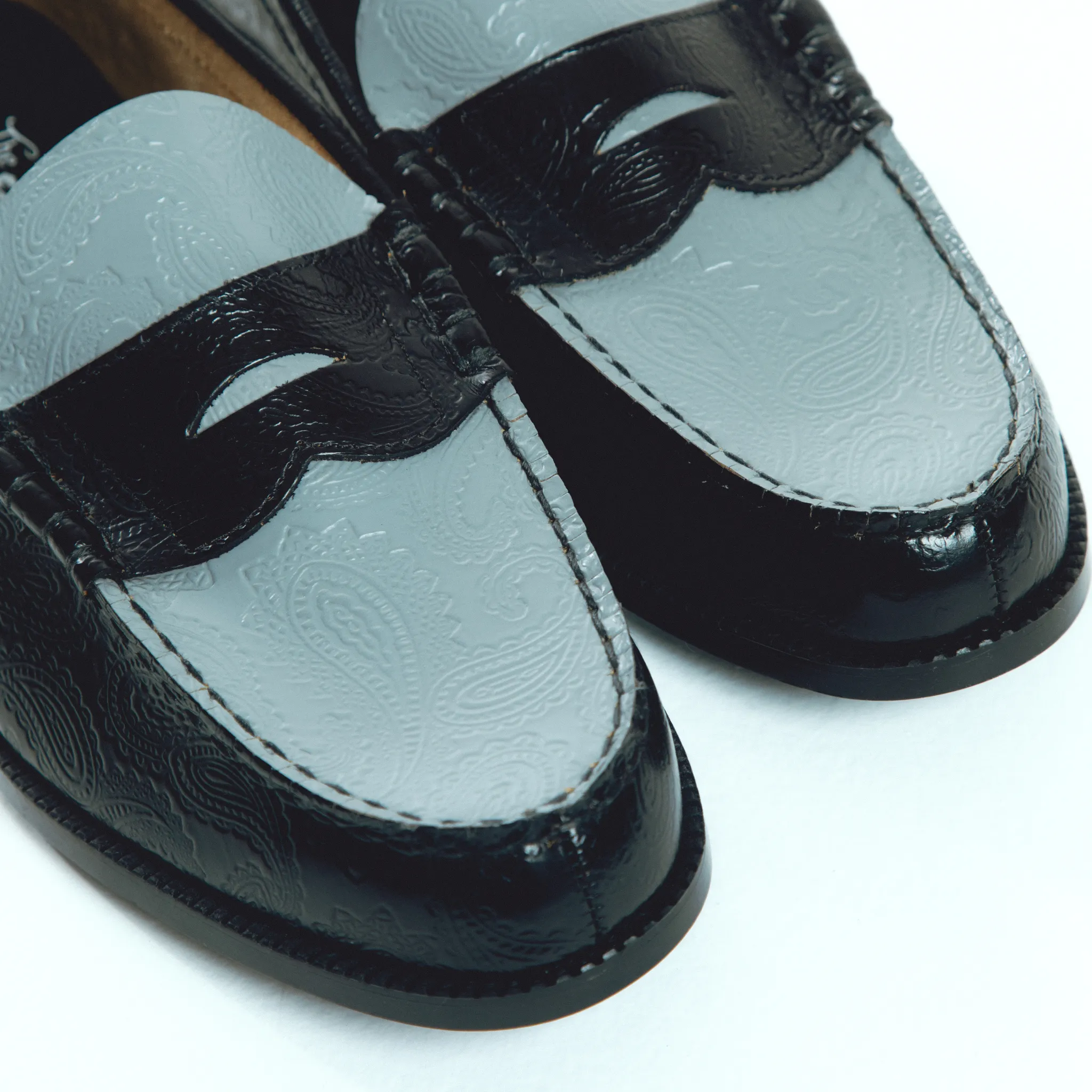 MENS EMBOSSED LOAFERS / BLACK GRAY PAISLEY