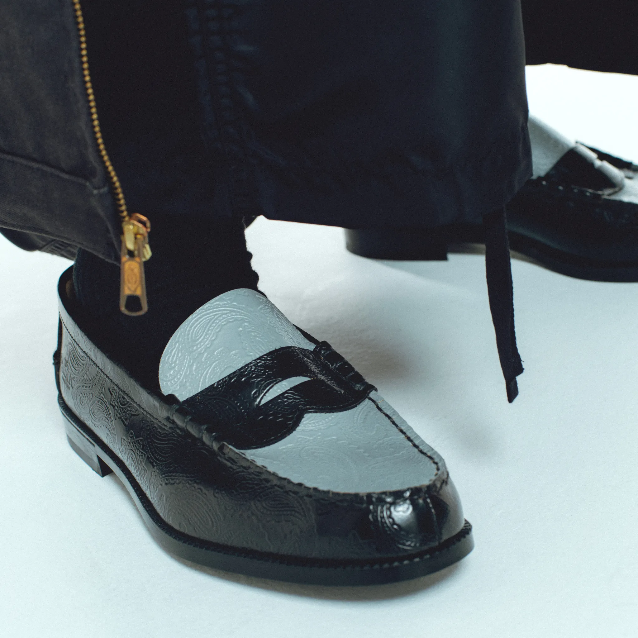 MENS EMBOSSED LOAFERS / BLACK GRAY PAISLEY