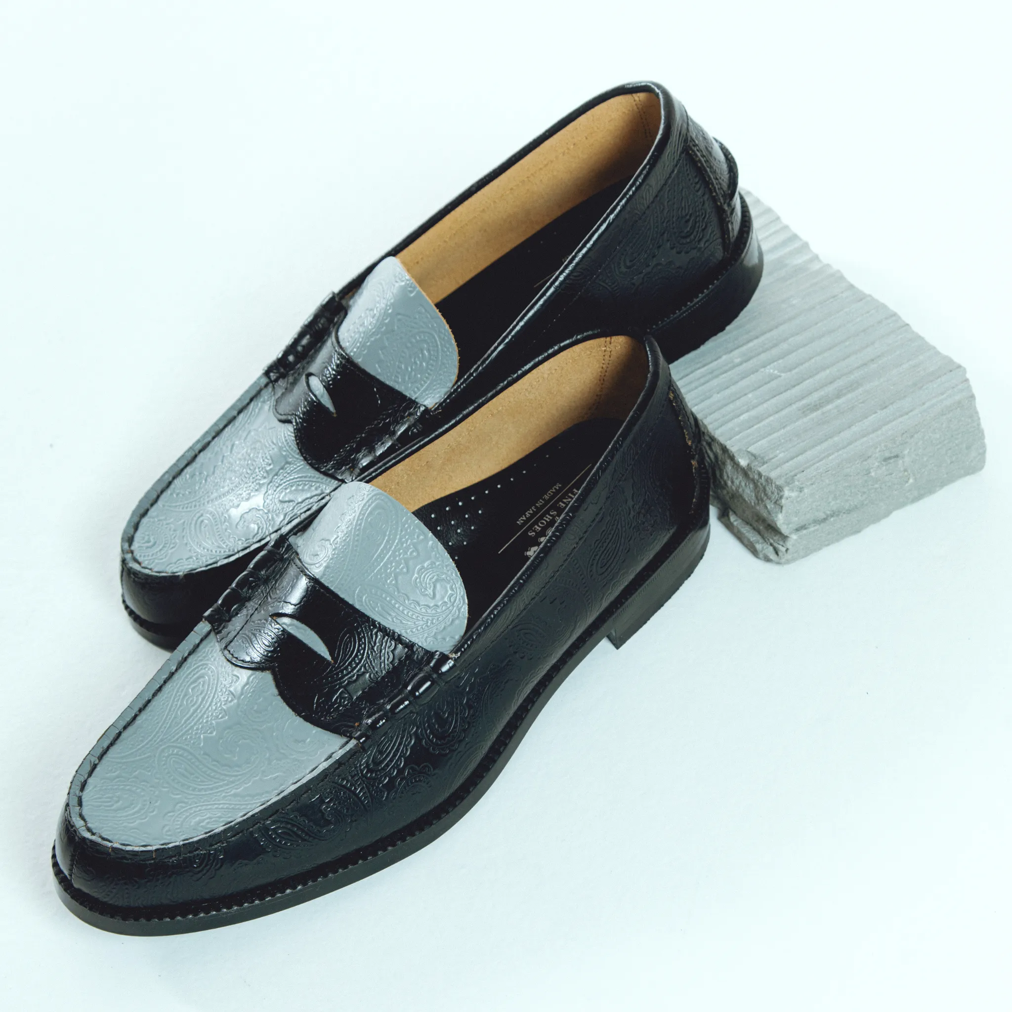 MENS EMBOSSED LOAFERS / BLACK GRAY PAISLEY