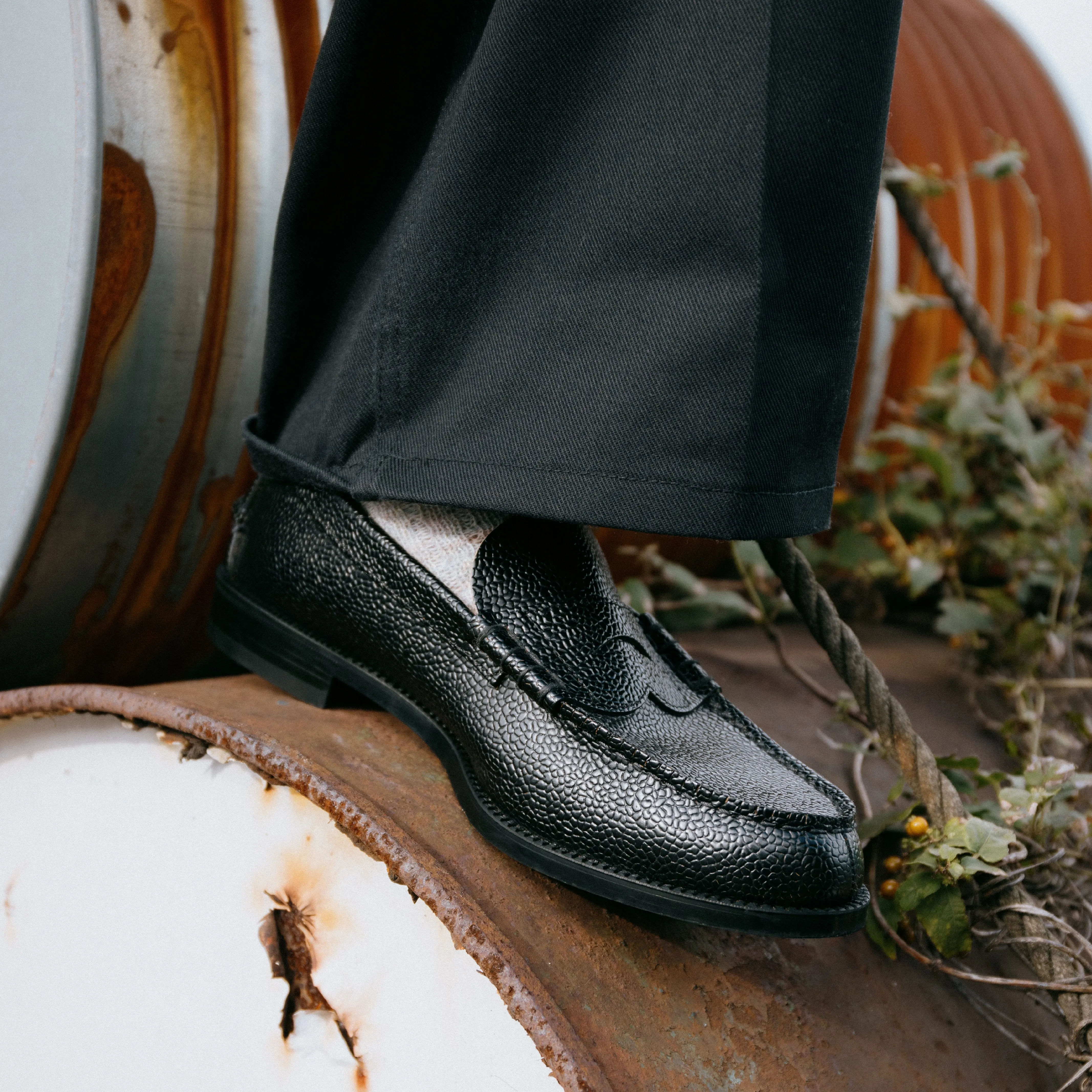 MENS EMBOSSED LOAFERS / BLACK SCOTCH GRAIN