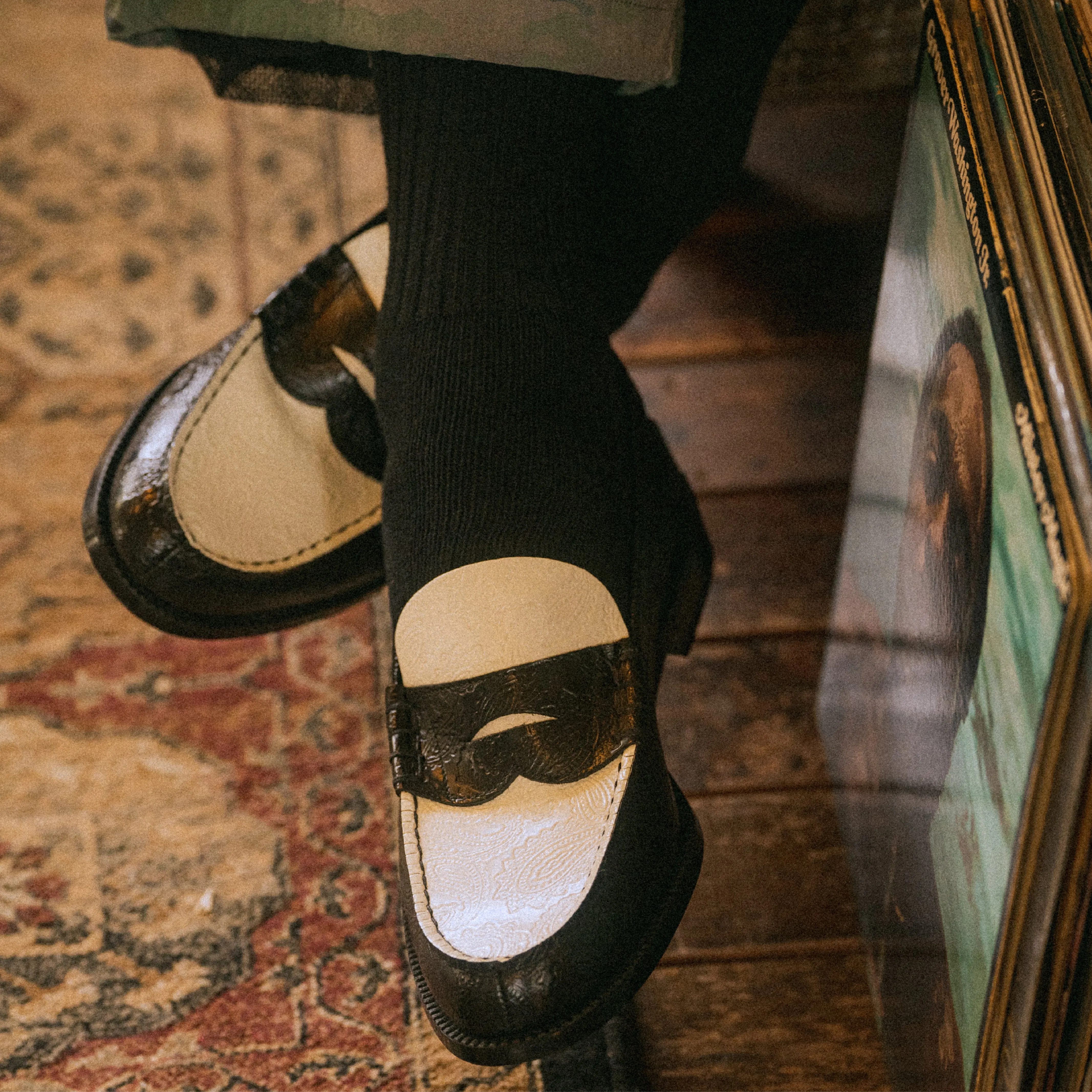 MENS EMBOSSED LOAFERS / BLACK WHITE PAISLEY