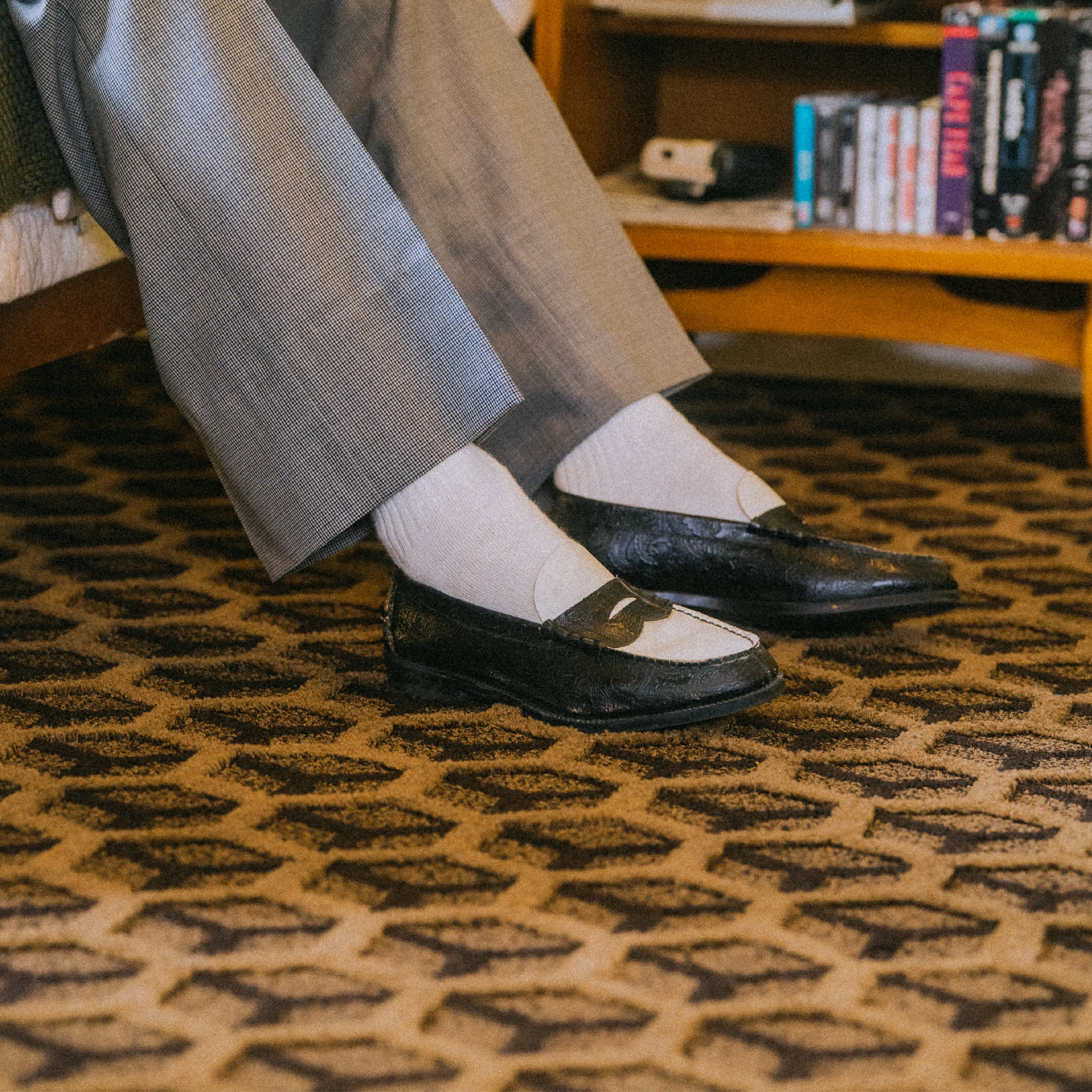 MENS EMBOSSED LOAFERS / BLACK WHITE PAISLEY