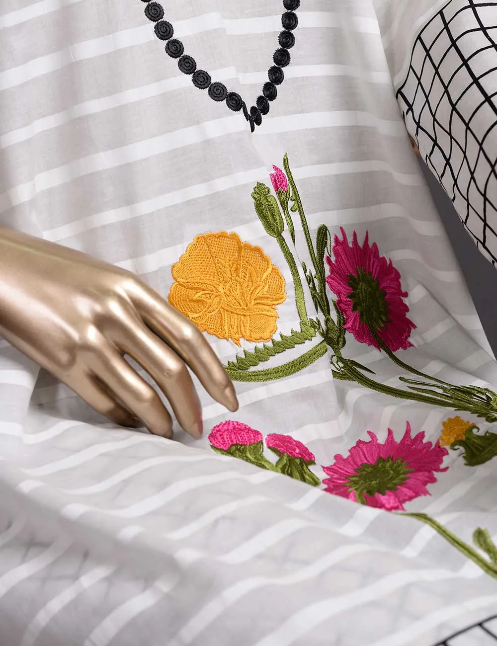 Minim (Gi-02) | 3 Pcs Un-stitched Embroidered Lawn Dress