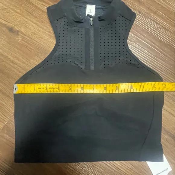 NWT Lululemon size 6 Unleash Strength Bra Medium Support Black Zip Up Perforated
