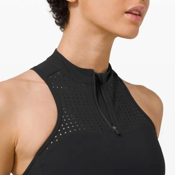 NWT Lululemon size 6 Unleash Strength Bra Medium Support Black Zip Up Perforated