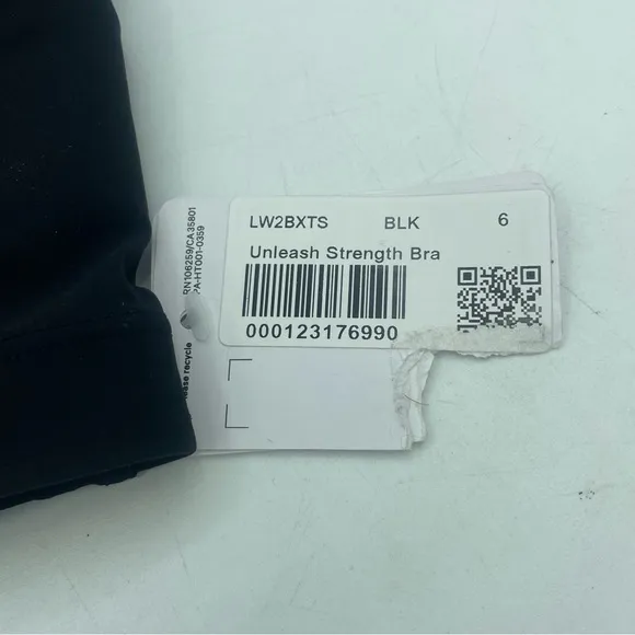 NWT Lululemon size 6 Unleash Strength Bra Medium Support Black Zip Up Perforated