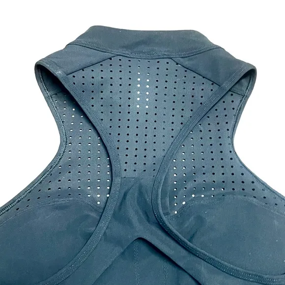 NWT Lululemon size 6 Unleash Strength Bra Medium Support Black Zip Up Perforated