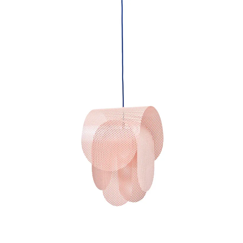 Perforated metal pendant light（Les luminaires en métal perforé）