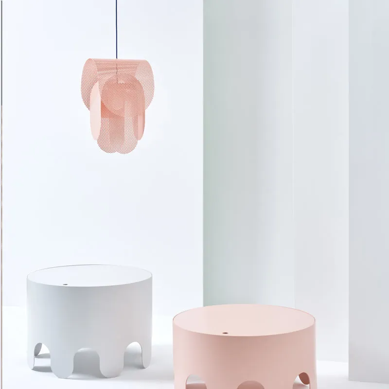 Perforated metal pendant light（Les luminaires en métal perforé）