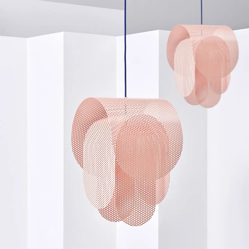 Perforated metal pendant light（Les luminaires en métal perforé）