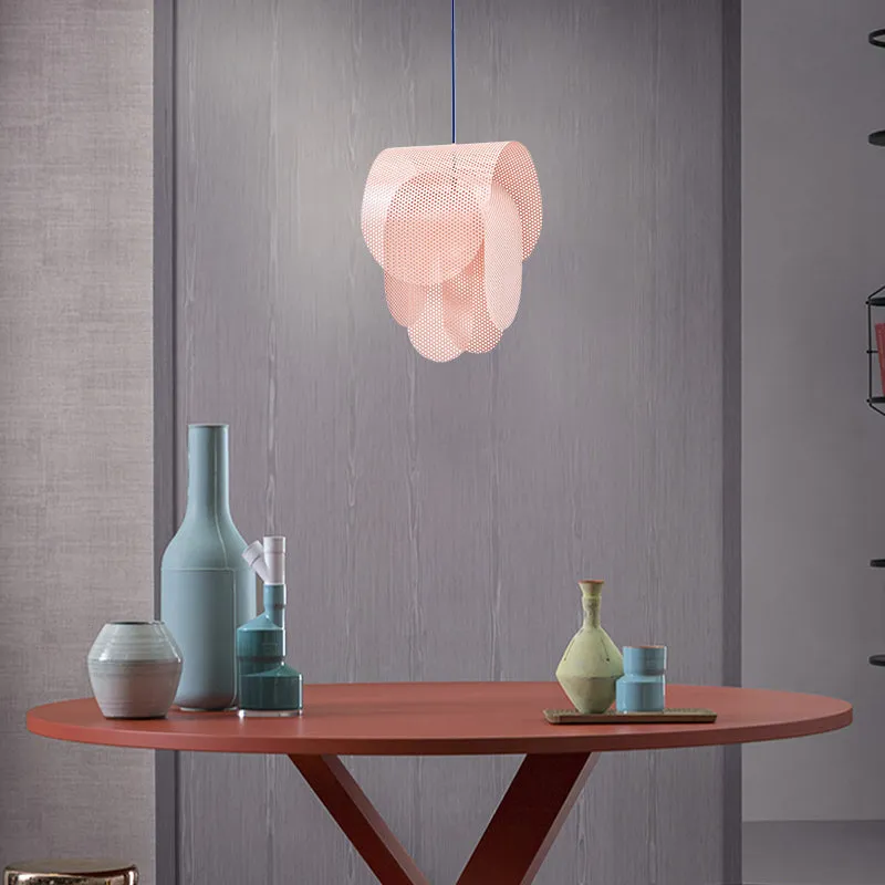Perforated metal pendant light（Les luminaires en métal perforé）
