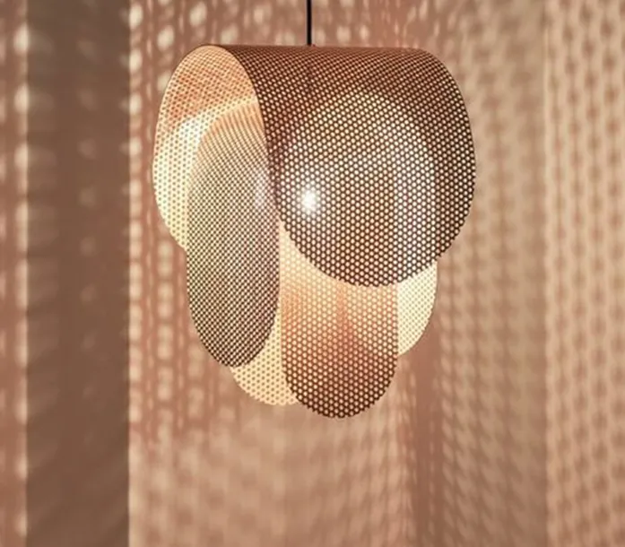 Perforated metal pendant light（Les luminaires en métal perforé）