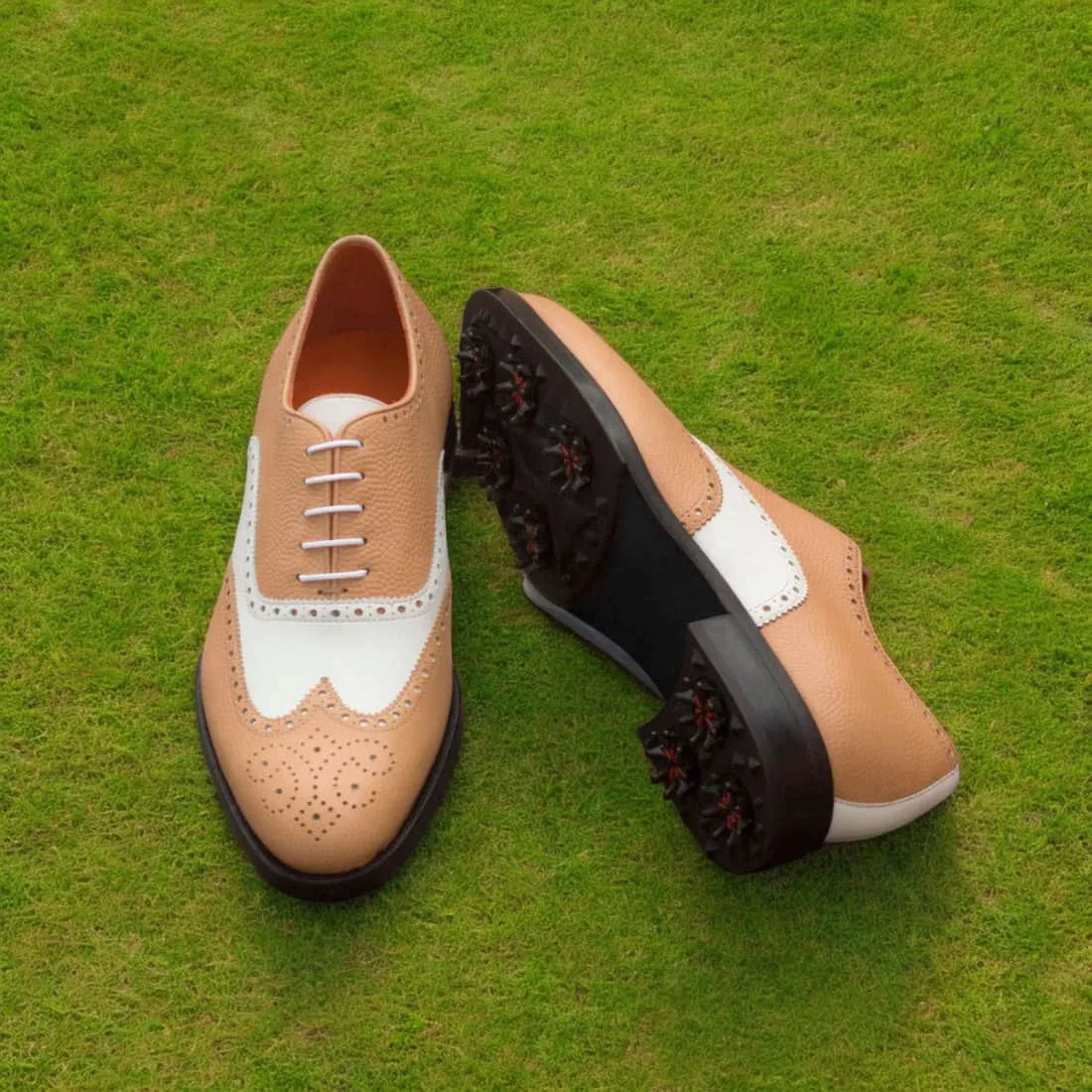 Richelieu Brogue de golf en cuir grainé beige et blanc