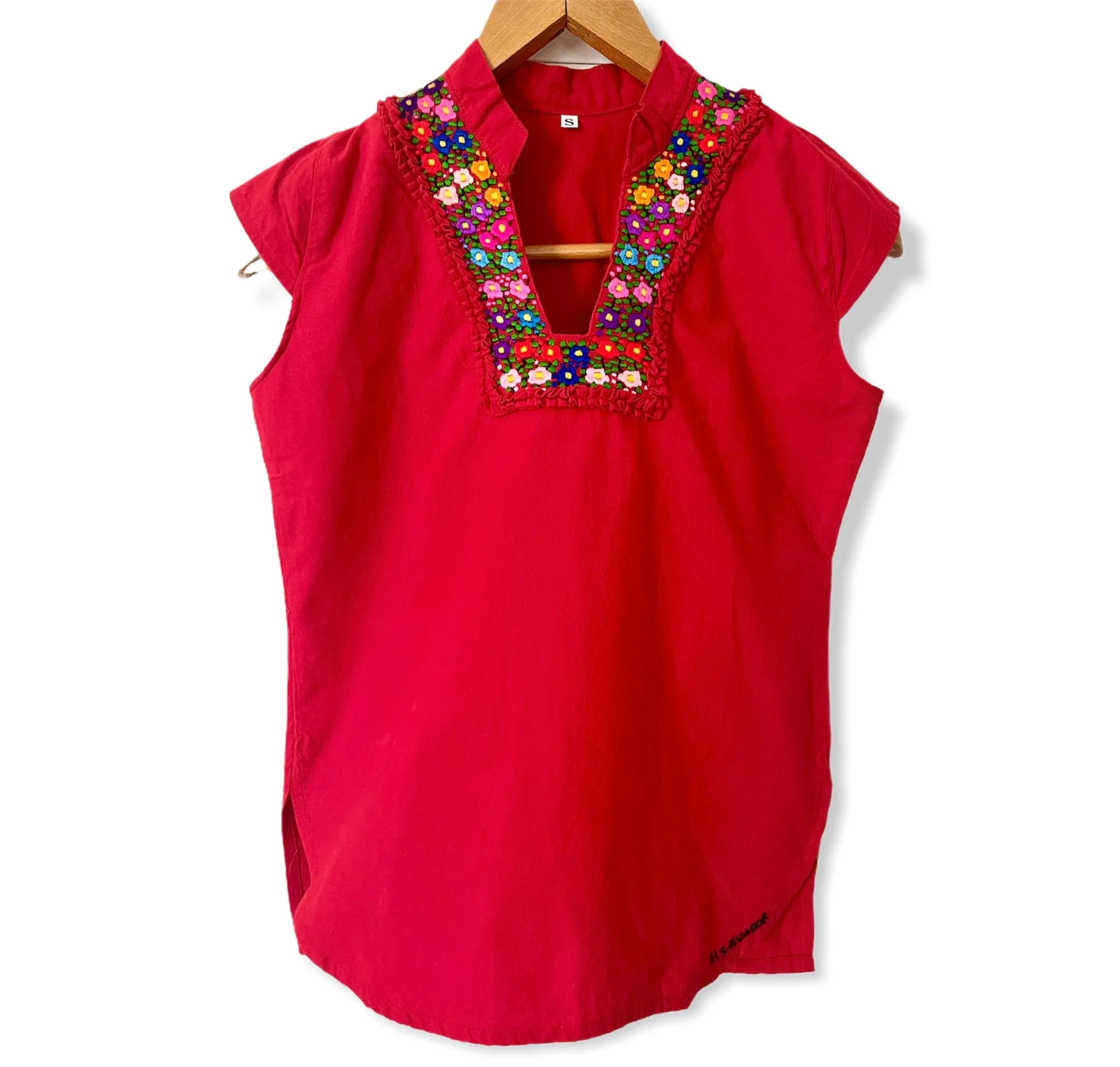 Size S Traditional Embroidered Top made in El Salvador-Blusa/Camisa hecha en El Salvador