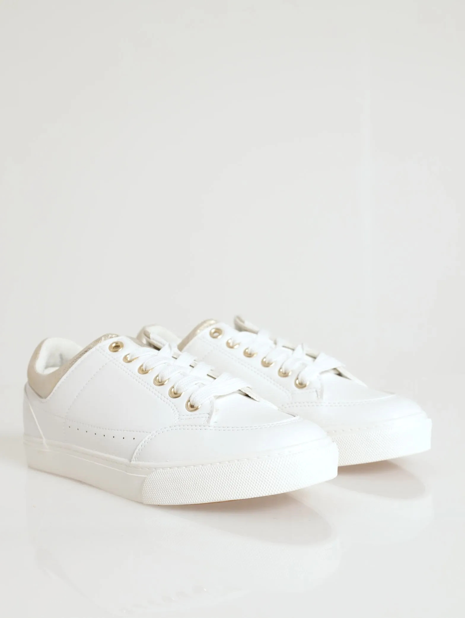 Street Sneaker With Metallic Quarter Insert - White