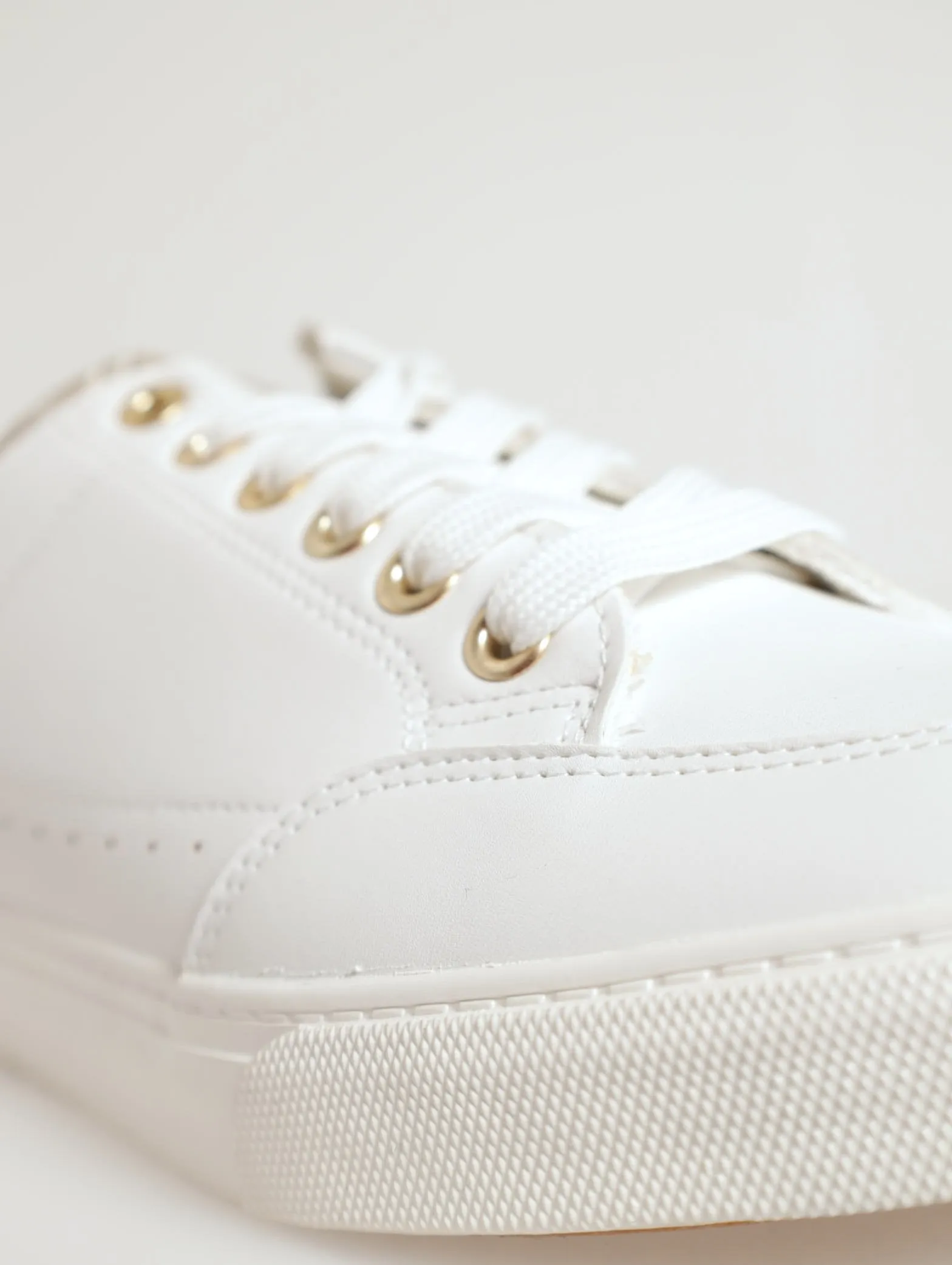 Street Sneaker With Metallic Quarter Insert - White