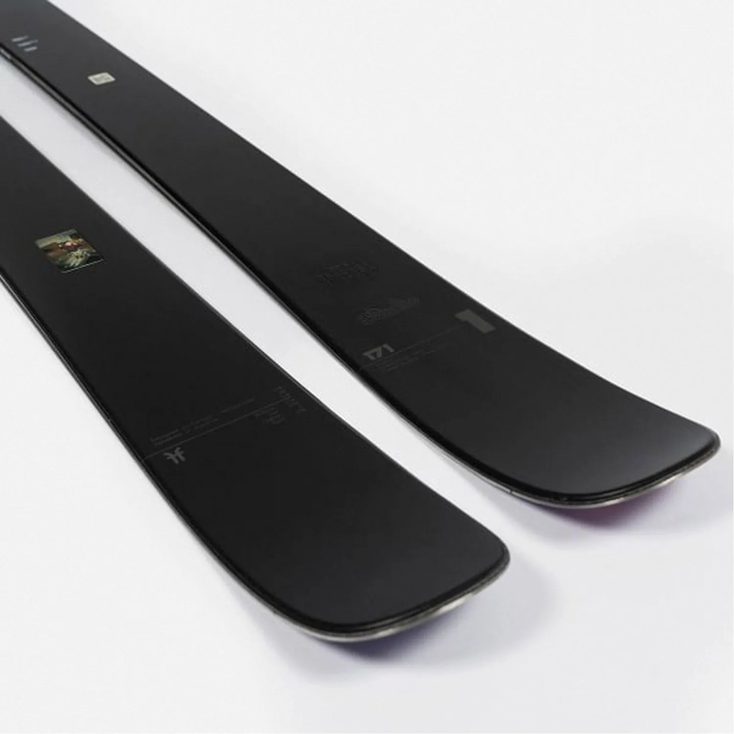 Studio 1 A-Hall Limited Edition Ski