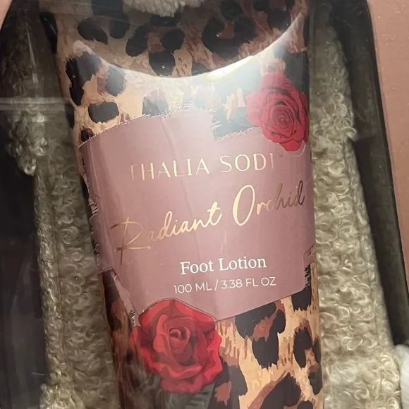 Thalia Sodi luxury spa set robe slippers headband back brush foot lotion &amp; soak